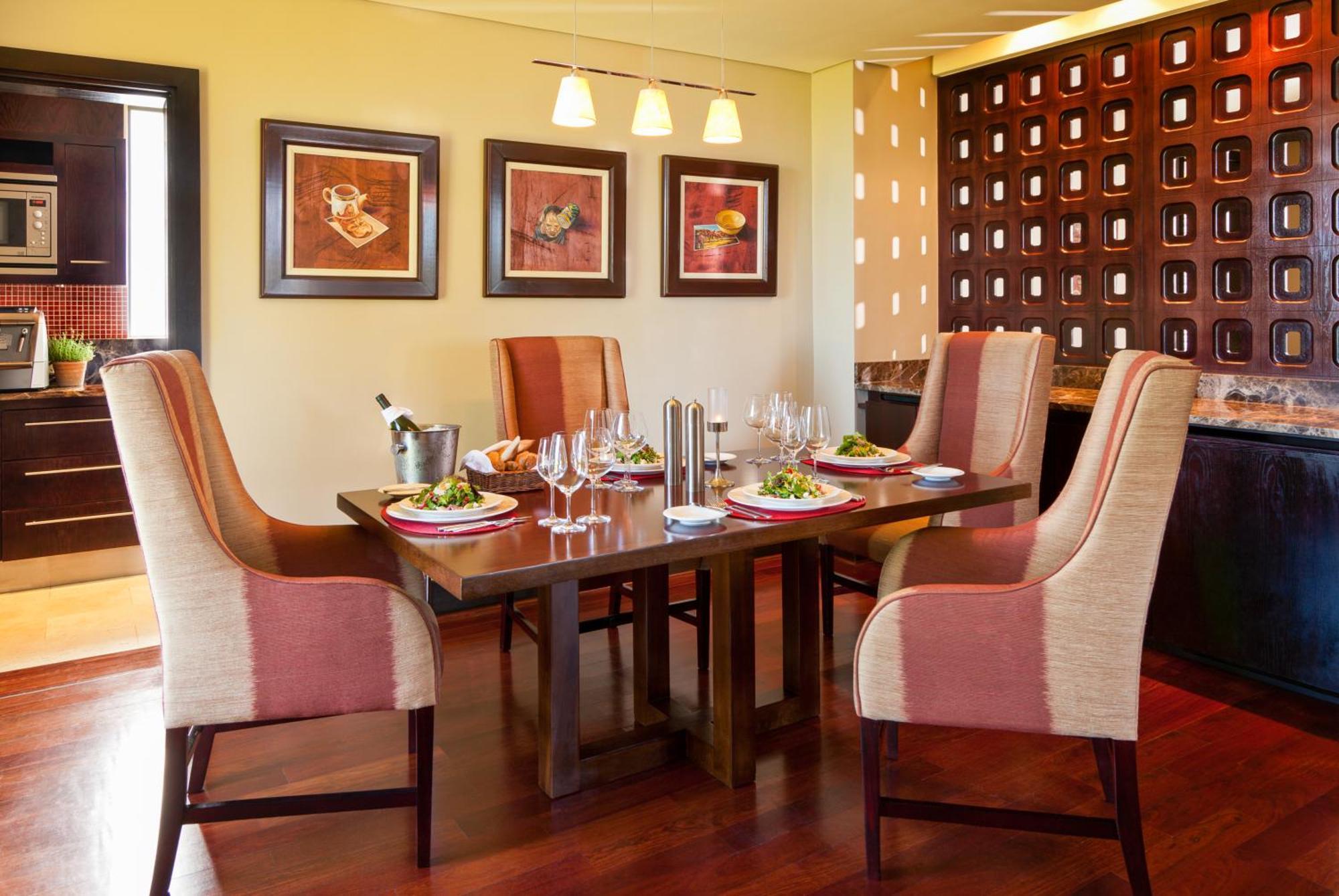 Pezula Nature Retreat Knysna Rum bild A dining room